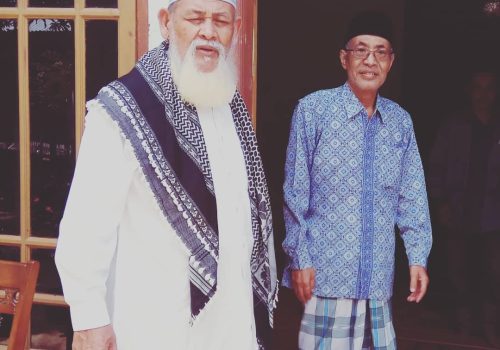 Pendiri STIS Ummul Ayman, Tgk. H. Nuruzzahri Yahya bersama alm. Prof Muslim Ibrahim MA